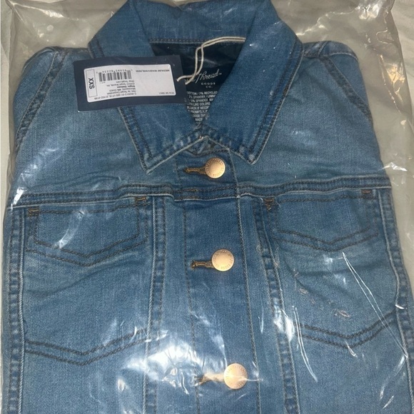 Universal Thread Women's Jean Jacket - Picture 5 of 6